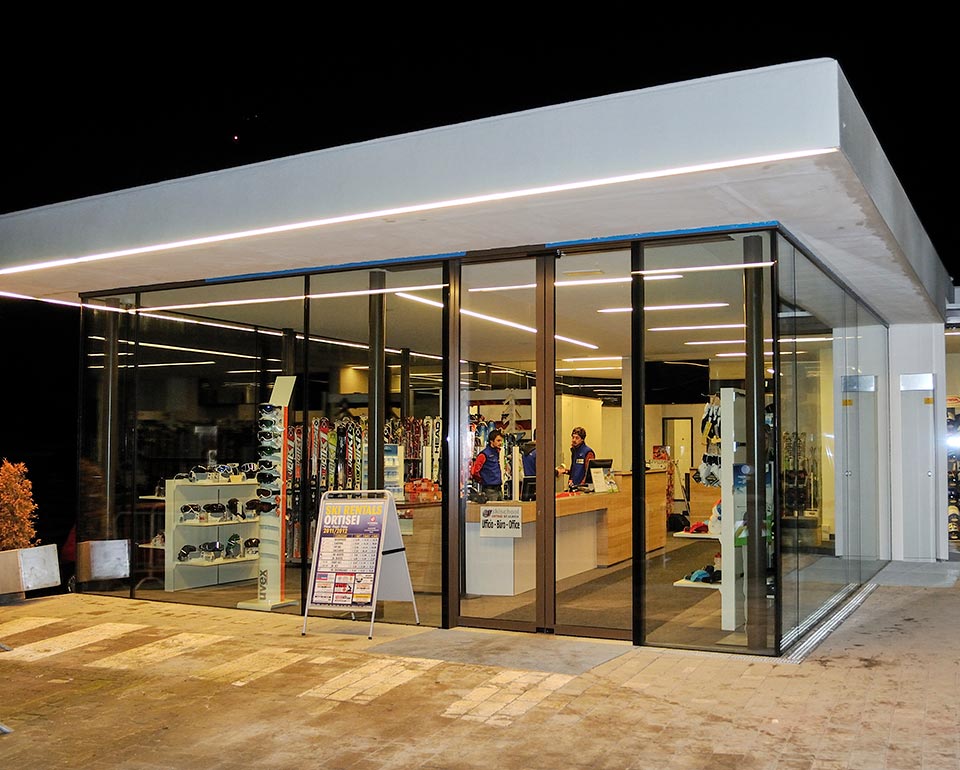 Ski rental & depot - Seceda in Ortisei in Val Gardena in the Dolomites